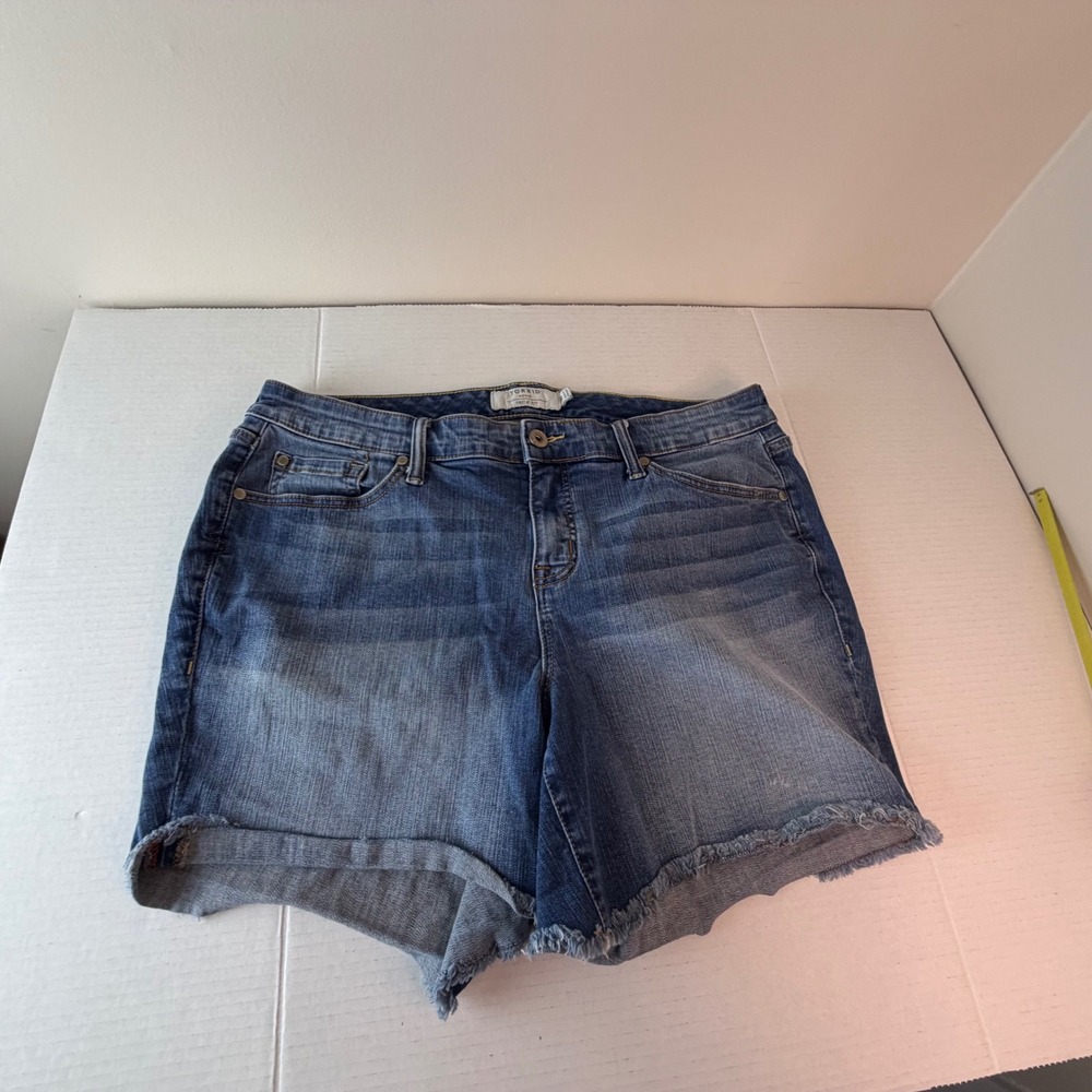 Torrid Distressed Blue Jean Shorts Women's 18 First at Fit Denim Cowgirl Beach